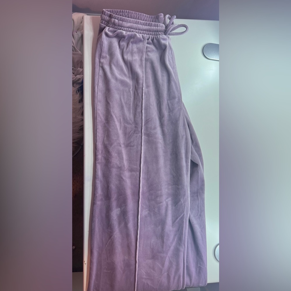 never worn! size medium!